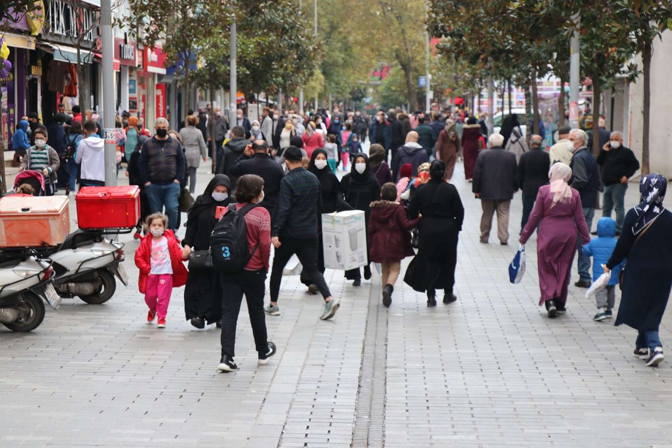 İstanbullular kısıtlamaların kaldırılması kararı ve devam eden aşı sürecini değerlendirdi İstanbullular kısıtlamaların kaldırılması kararı ve devam eden aşı sürecini değerlendirdi